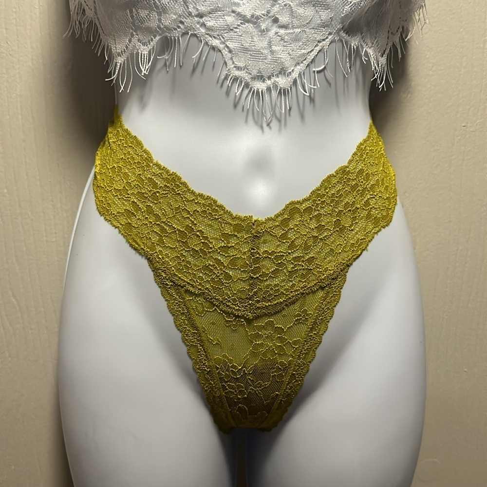 โจ๐NWT Victoria's Secret Lace Thong Panty S/P - Chartreuse Green โจ๐ - Picture 16 of 16